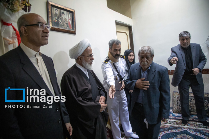 دیدار مسئولان کرمانشاه با جانباز ناوشکن دنا