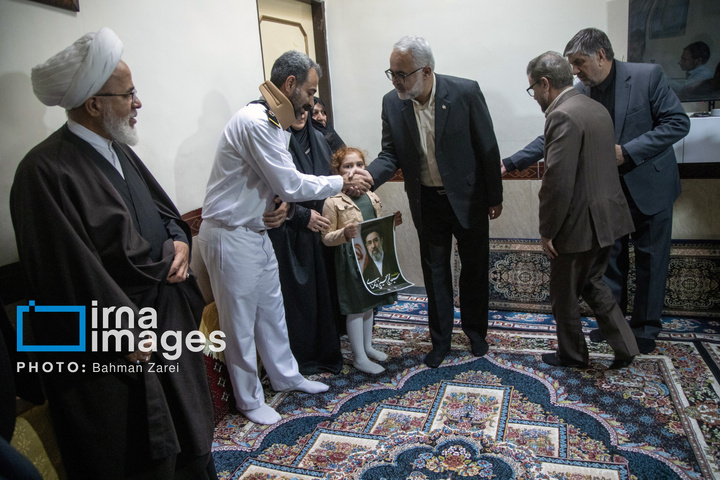 دیدار مسئولان کرمانشاه با جانباز ناوشکن دنا