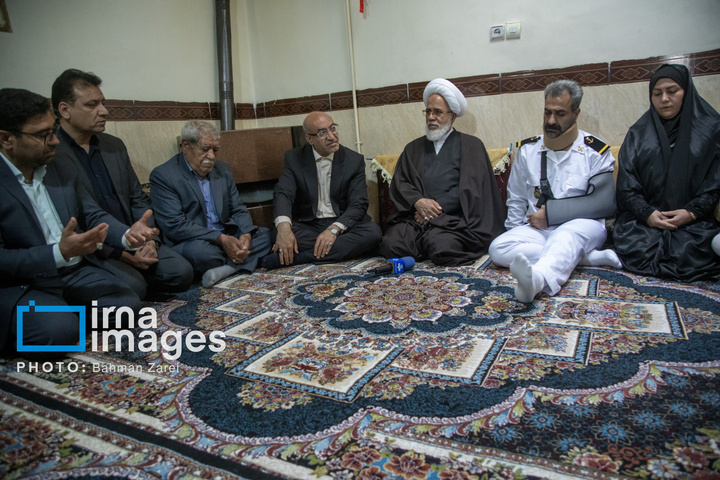 دیدار مسئولان کرمانشاه با جانباز ناوشکن دنا