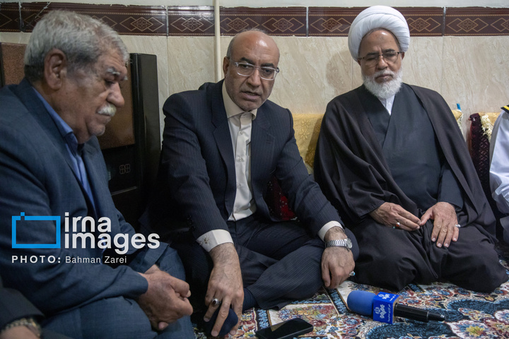 دیدار مسئولان کرمانشاه با جانباز ناوشکن دنا