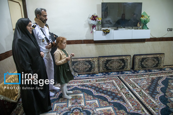 دیدار مسئولان کرمانشاه با جانباز ناوشکن دنا