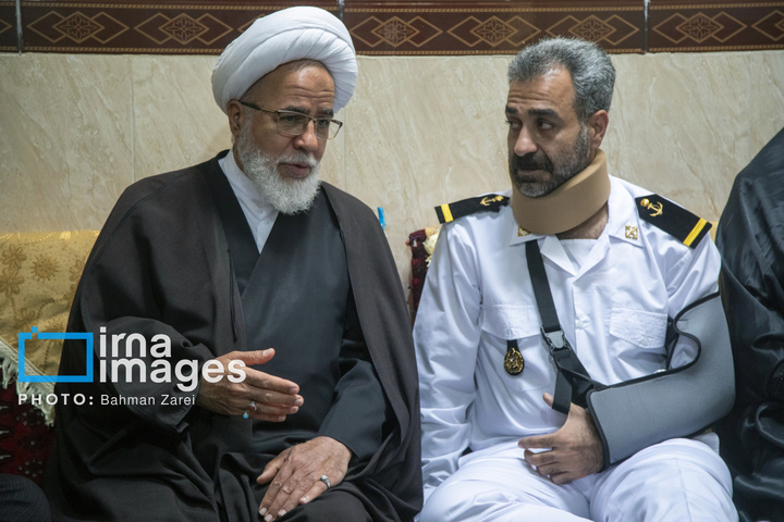 دیدار مسئولان کرمانشاه با جانباز ناوشکن دنا