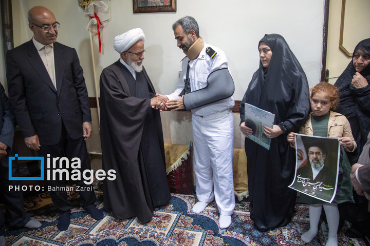 دیدار مسئولان کرمانشاه با جانباز ناوشکن دنا