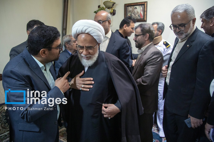 دیدار مسئولان کرمانشاه با جانباز ناوشکن دنا