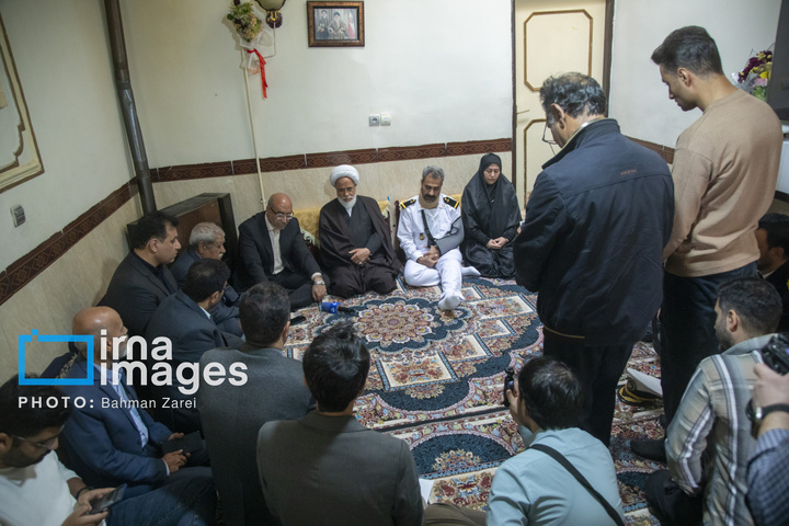 دیدار مسئولان کرمانشاه با جانباز ناوشکن دنا