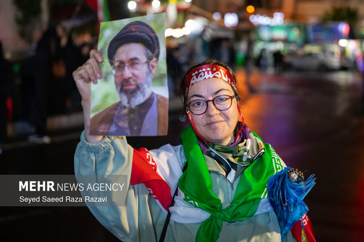 اجتماع حمایت از رزمندگان در مقابله با دشمن آمریکایی - صهیونی