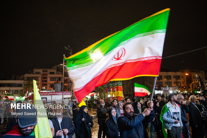 اجتماع حمایت از رزمندگان در مقابله با دشمن آمریکایی - صهیونی