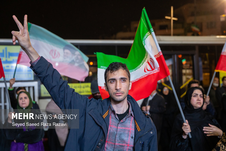 اجتماع حمایت از رزمندگان در مقابله با دشمن آمریکایی - صهیونی