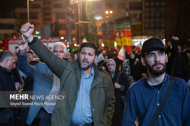 اجتماع حمایت از رزمندگان در مقابله با دشمن آمریکایی - صهیونی