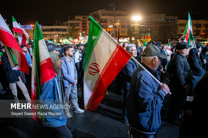 اجتماع حمایت از رزمندگان در مقابله با دشمن آمریکایی - صهیونی