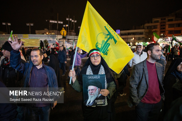 اجتماع حمایت از رزمندگان در مقابله با دشمن آمریکایی - صهیونی