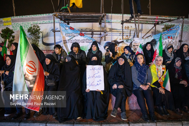 اجتماع حمایت از رزمندگان در مقابله با دشمن آمریکایی - صهیونی