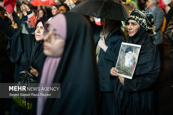 اجتماع حمایت از رزمندگان در مقابله با دشمن آمریکایی - صهیونی