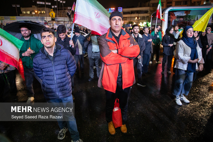 اجتماع حمایت از رزمندگان در مقابله با دشمن آمریکایی - صهیونی