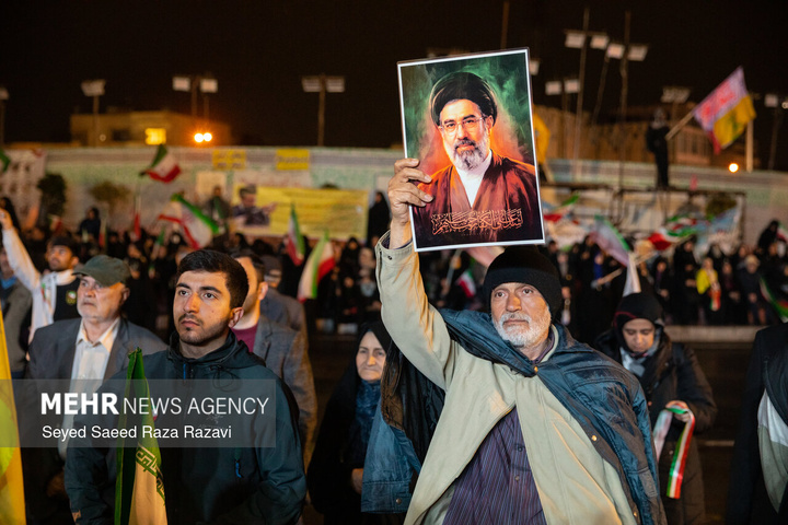 اجتماع حمایت از رزمندگان در مقابله با دشمن آمریکایی - صهیونی