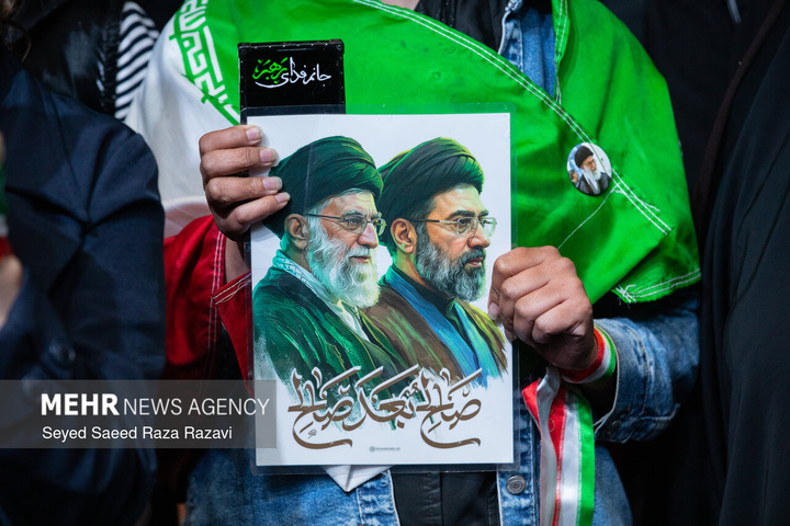 اجتماع حمایت از رزمندگان در مقابله با دشمن آمریکایی - صهیونی