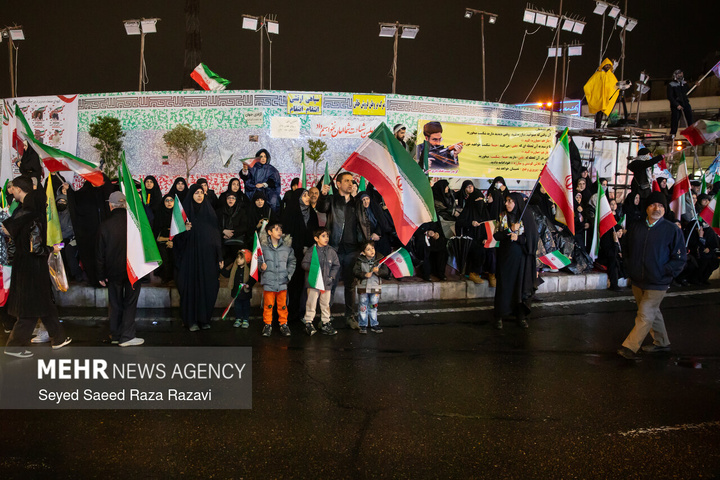 اجتماع حمایت از رزمندگان در مقابله با دشمن آمریکایی - صهیونی