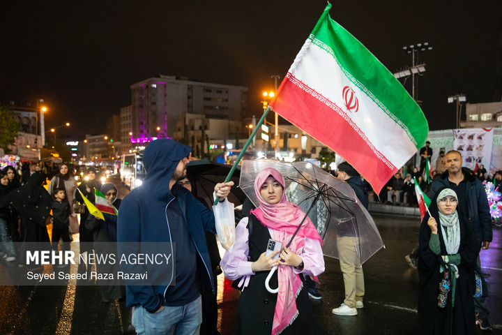 اجتماع حمایت از رزمندگان در مقابله با دشمن آمریکایی - صهیونی
