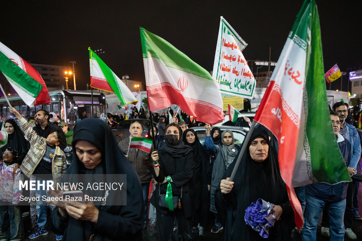 اجتماع حمایت از رزمندگان در مقابله با دشمن آمریکایی - صهیونی