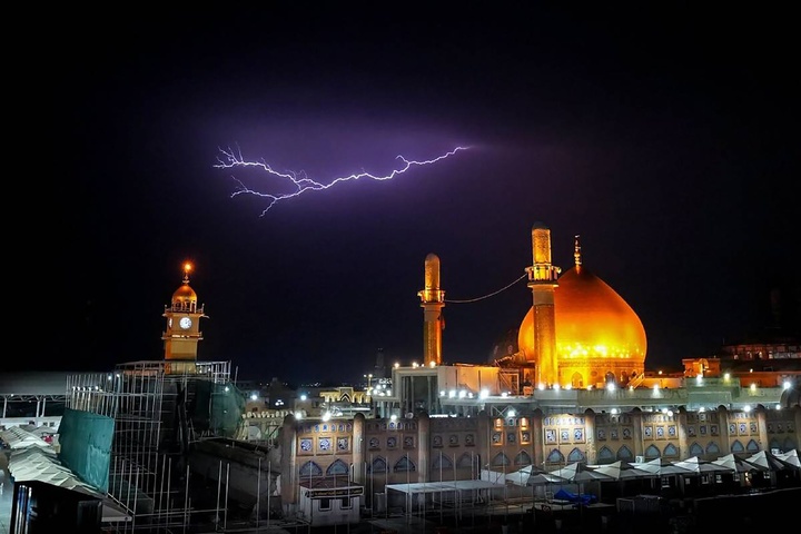 رعد و برق بر فراز حرم امامین عسکریین علیهما السلام