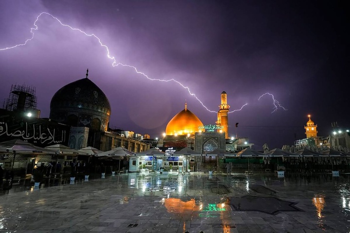 رعد و برق بر فراز حرم امامین عسکریین علیهما السلام