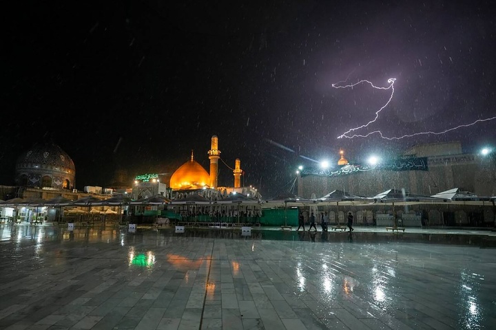 رعد و برق بر فراز حرم امامین عسکریین علیهما السلام