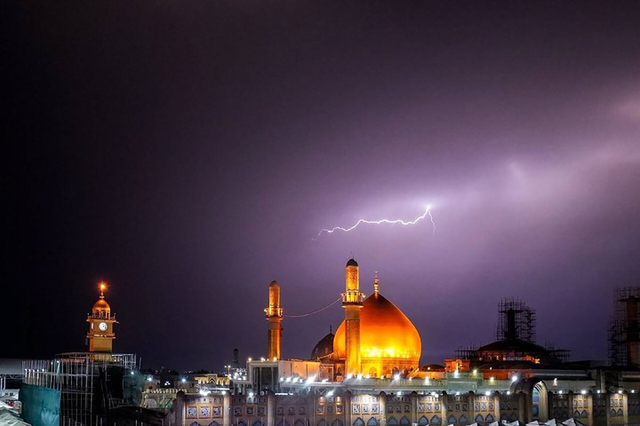 رعد و برق بر فراز حرم امامین عسکریین علیهما السلام