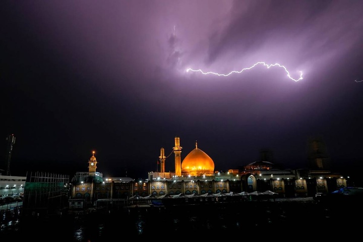 رعد و برق بر فراز حرم امامین عسکریین علیهما السلام