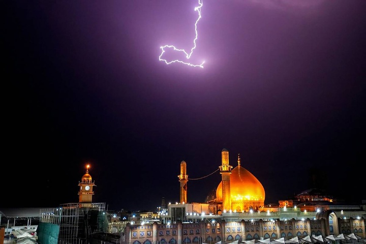 رعد و برق بر فراز حرم امامین عسکریین علیهما السلام