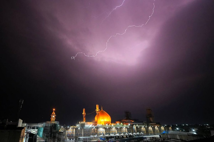 رعد و برق بر فراز حرم امامین عسکریین علیهما السلام