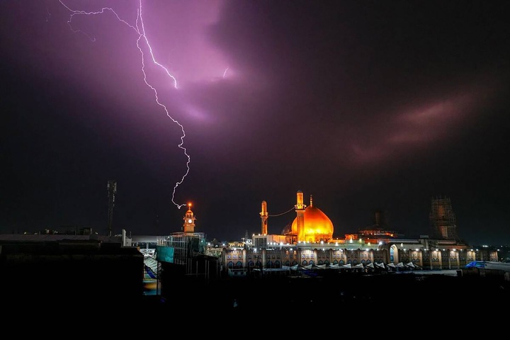 رعد و برق بر فراز حرم امامین عسکریین علیهما السلام