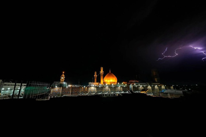 رعد و برق بر فراز حرم امامین عسکریین علیهما السلام