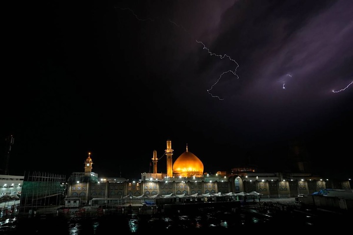 رعد و برق بر فراز حرم امامین عسکریین علیهما السلام