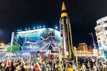 تجمع شبانه مردم در حمایت از مدافعان وطن - تهران