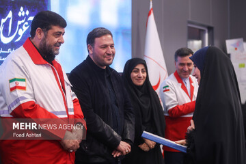 آیین تجلیل از کادر امداد و سلامت