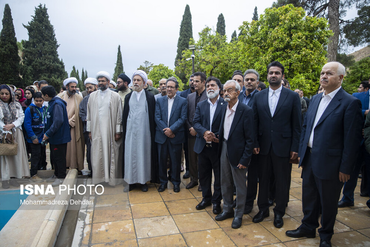 گلباران آرامگاه شیخ اجل «سعدی شیرازی»