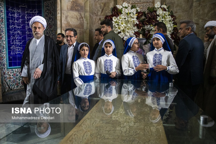 گلباران آرامگاه شیخ اجل «سعدی شیرازی»