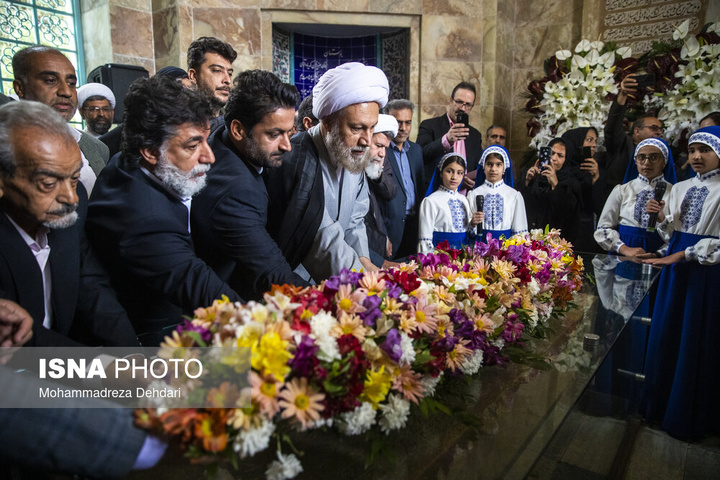 گلباران آرامگاه شیخ اجل «سعدی شیرازی»