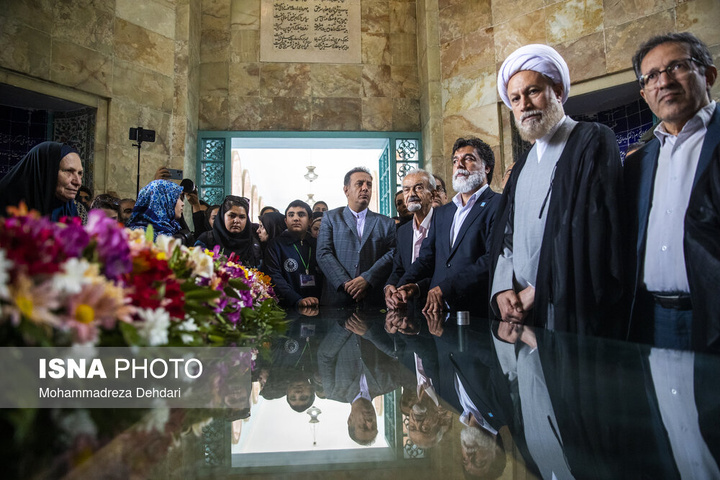 گلباران آرامگاه شیخ اجل «سعدی شیرازی»