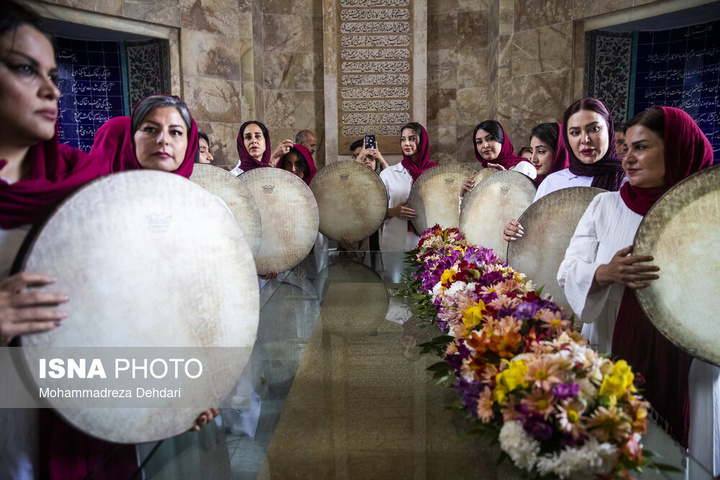 گلباران آرامگاه شیخ اجل «سعدی شیرازی»