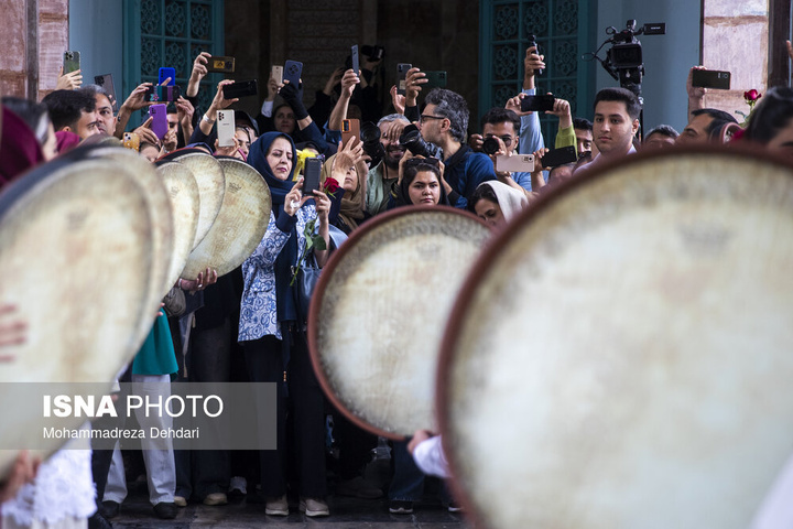 گلباران آرامگاه شیخ اجل «سعدی شیرازی»