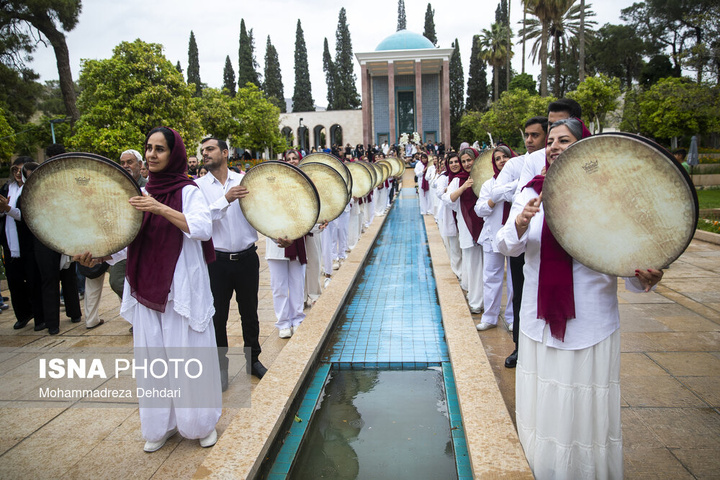 گلباران آرامگاه شیخ اجل «سعدی شیرازی»