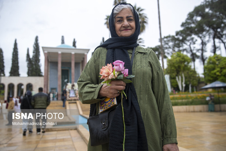 گلباران آرامگاه شیخ اجل «سعدی شیرازی»