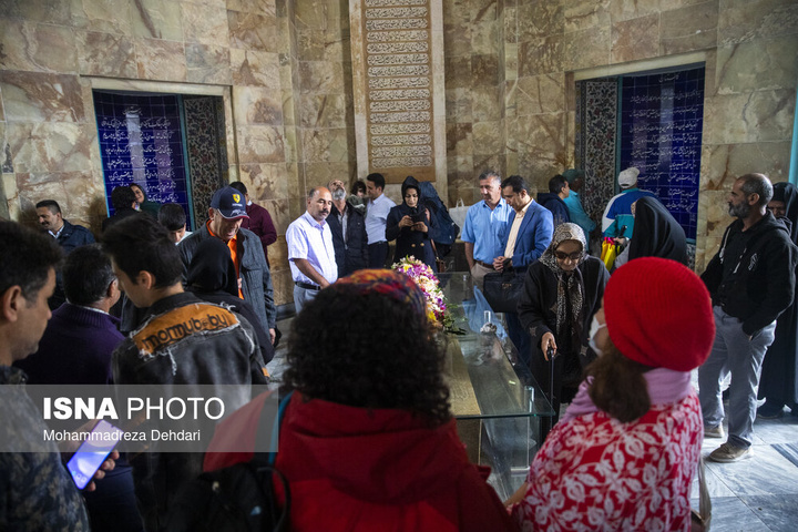 گلباران آرامگاه شیخ اجل «سعدی شیرازی»