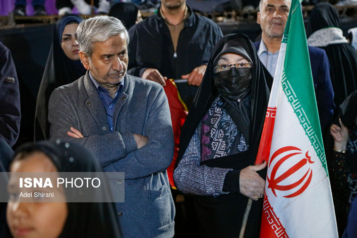 تجمع شبانه مردم در حمایت از مدافعان وطن - اصفهان