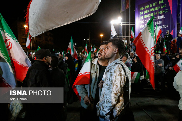 تجمع شبانه مردم در حمایت از مدافعان وطن - اصفهان