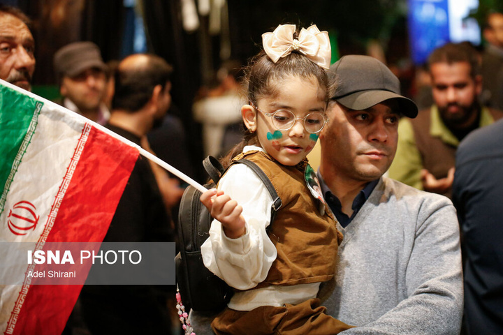 تجمع شبانه مردم در حمایت از مدافعان وطن - اصفهان