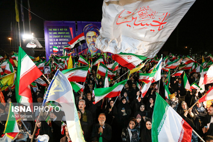 تجمع شبانه مردم در حمایت از مدافعان وطن - اصفهان