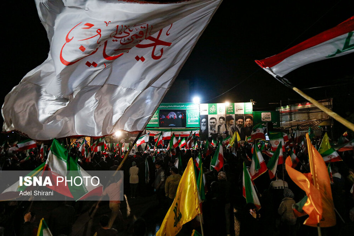 تجمع شبانه مردم در حمایت از مدافعان وطن - اصفهان