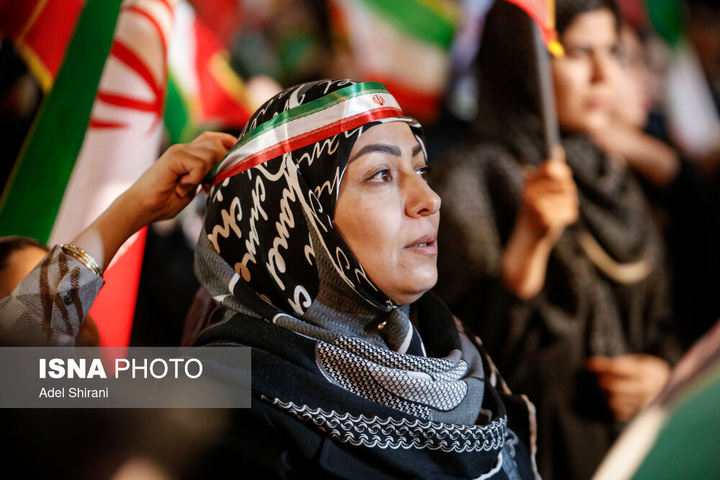 تجمع شبانه مردم در حمایت از مدافعان وطن - اصفهان